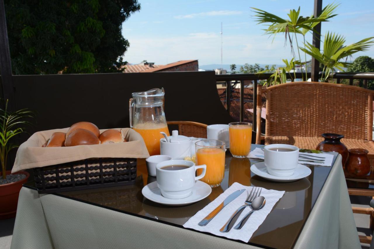 Hostal Casa Blanca Tarapoto Kültér fotó