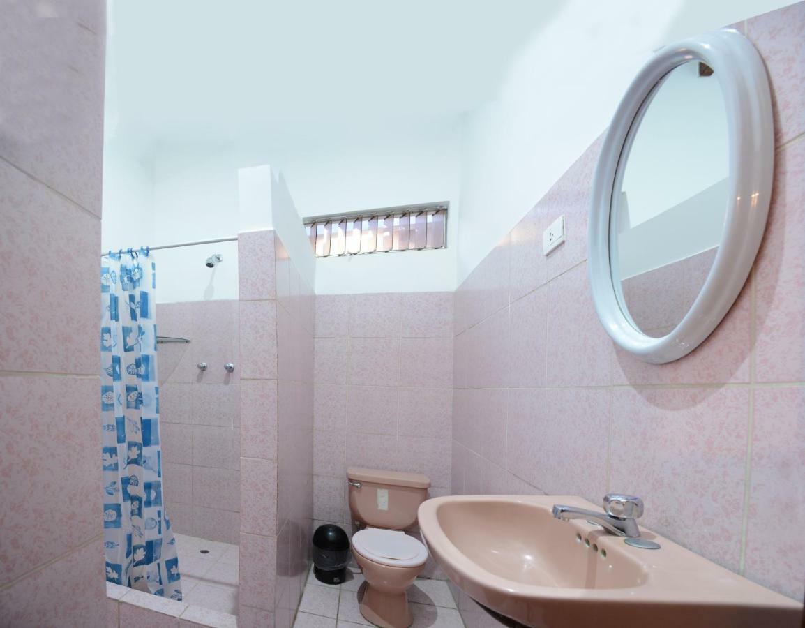 Hostal Casa Blanca Tarapoto Kültér fotó